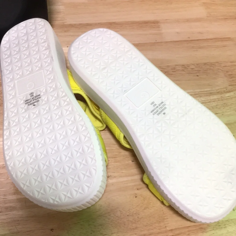 New WB Mens G by Guess Neon Yellow Slide Sandals